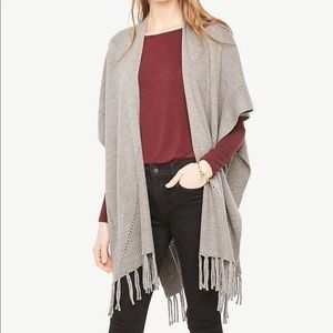 NWT Ann Taylor heather Gra͏y fringed poncho